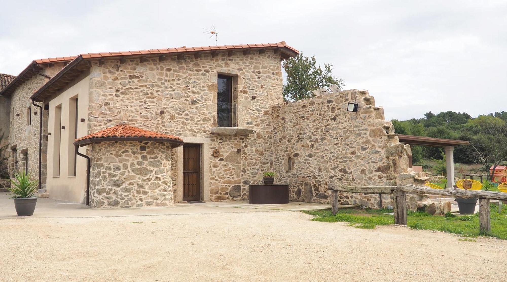 Apartamentos Muralla Sacra Sober Exteriér fotografie