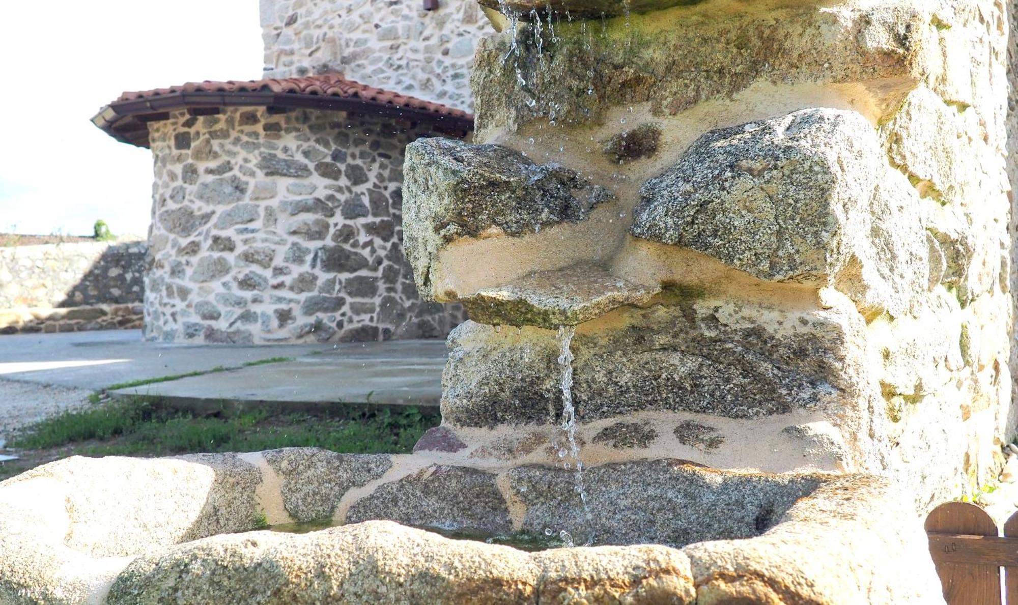 Apartamentos Muralla Sacra Sober Exteriér fotografie