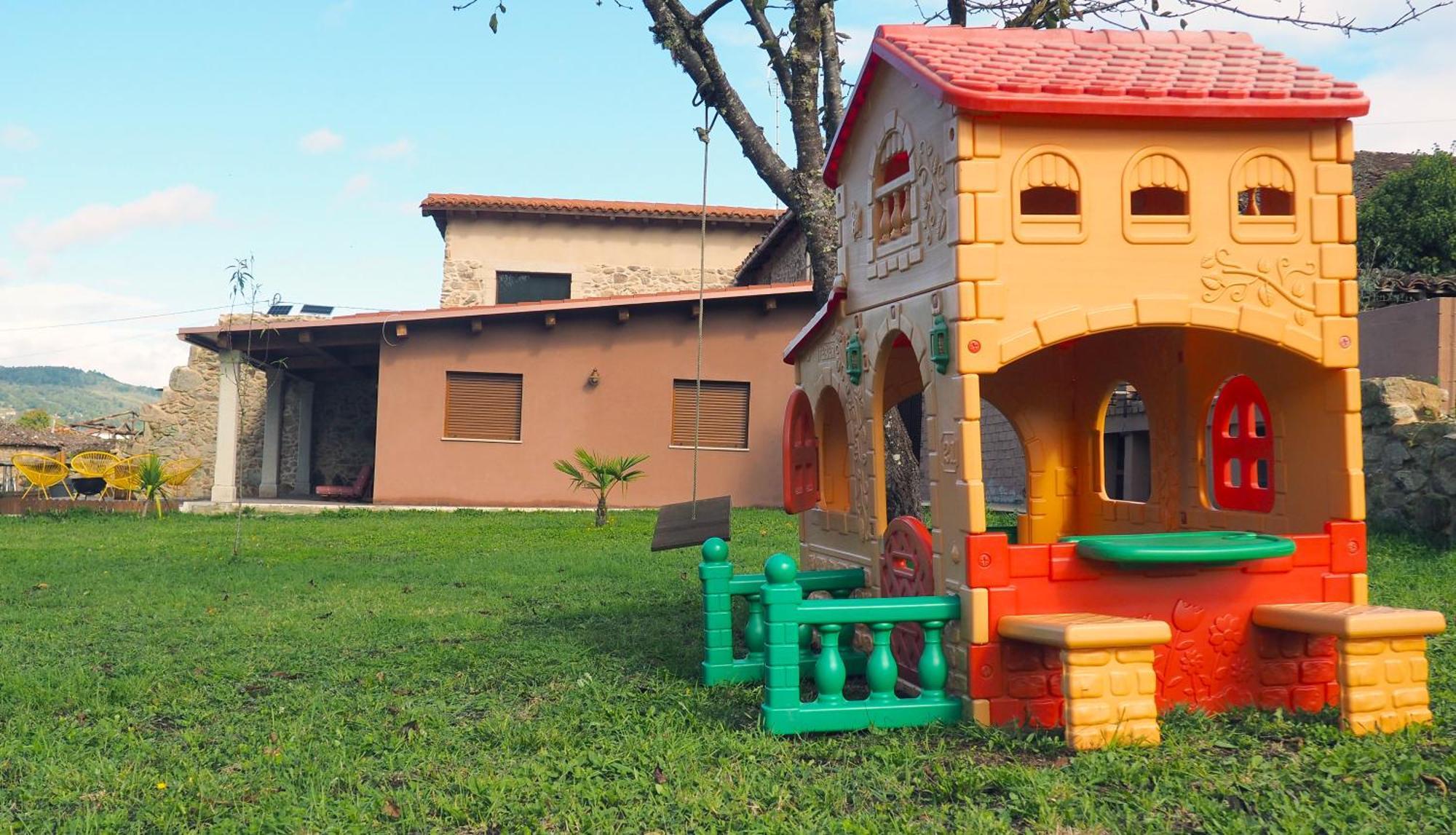 Apartamentos Muralla Sacra Sober Exteriér fotografie