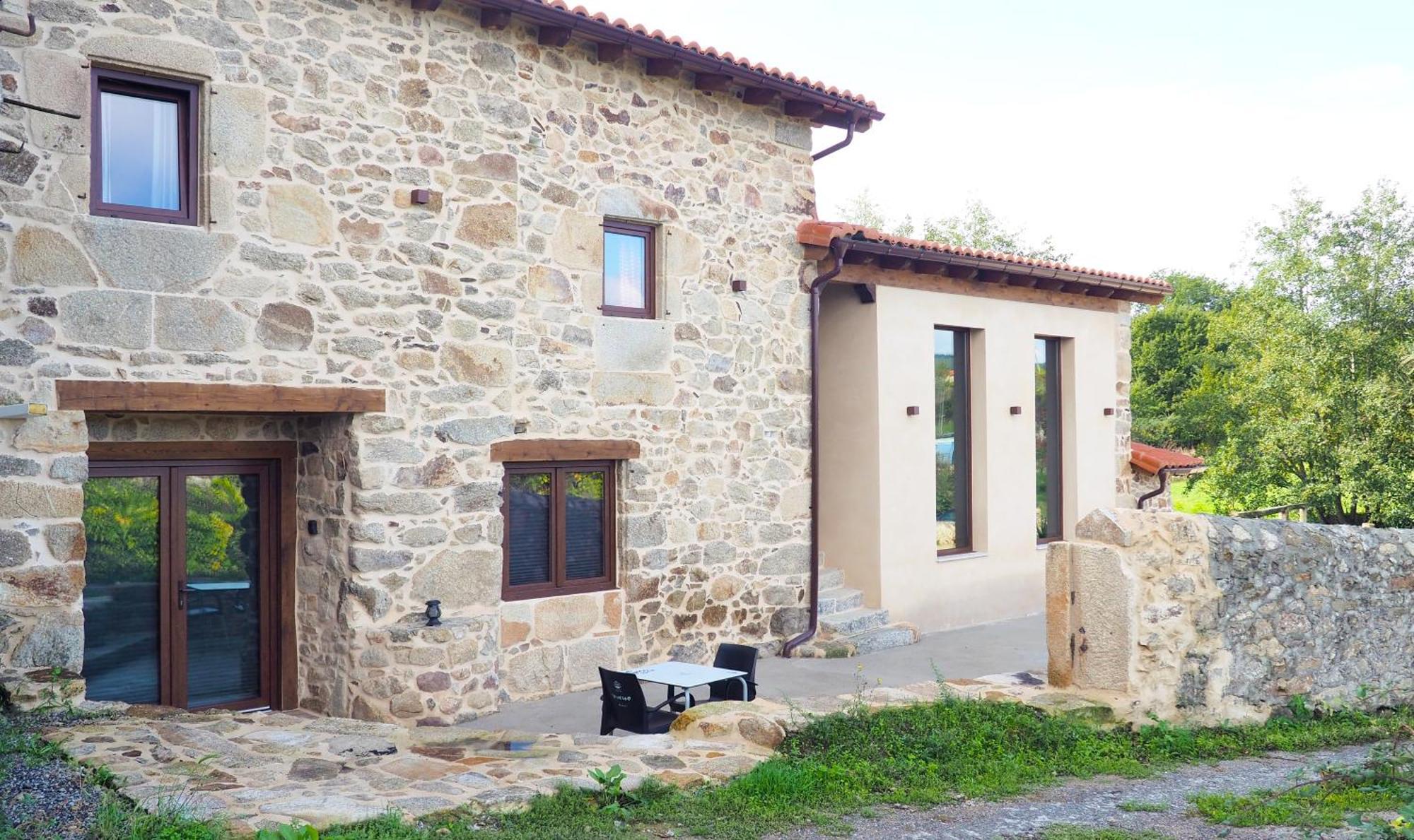 Apartamentos Muralla Sacra Sober Exteriér fotografie