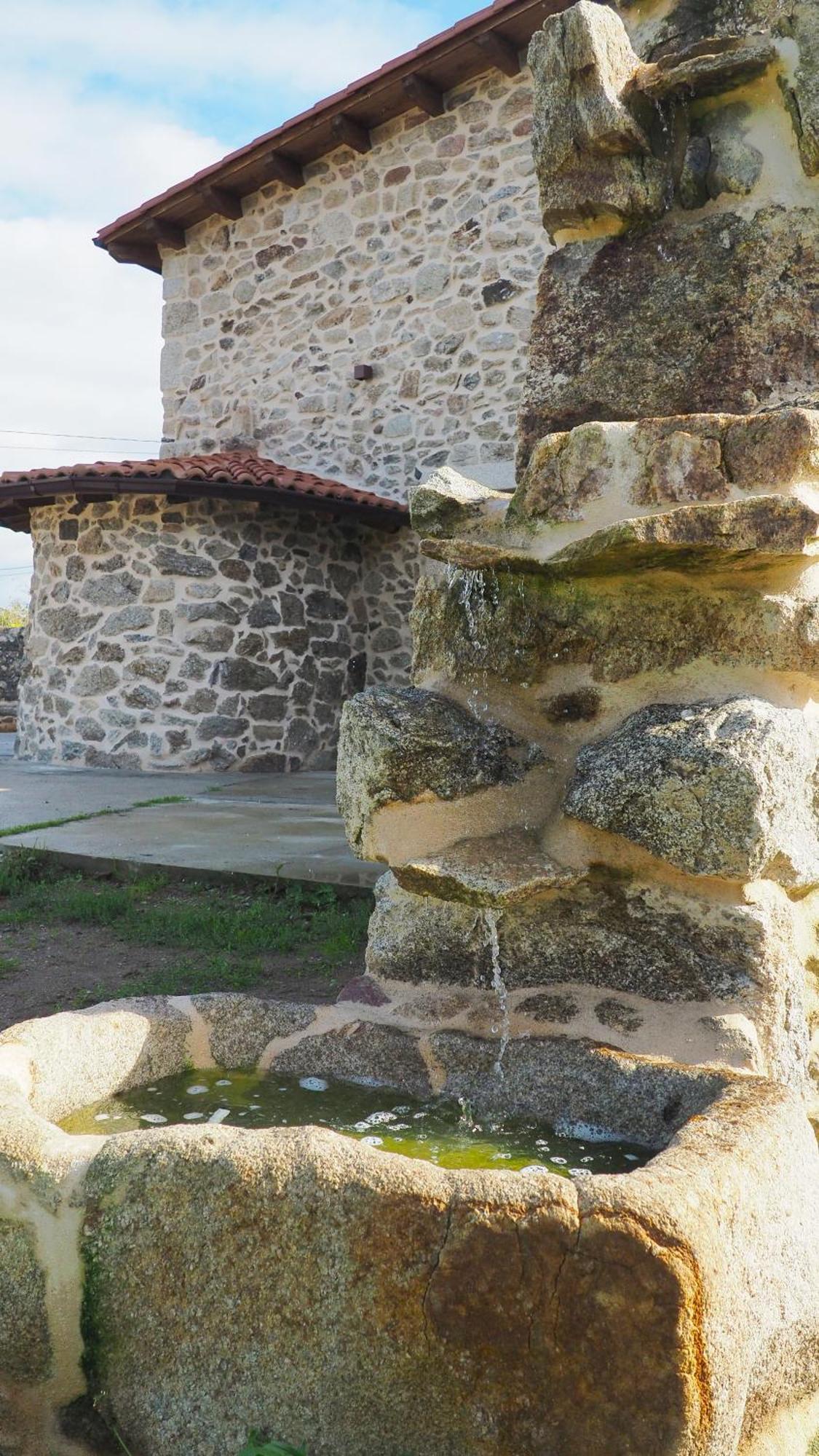 Apartamentos Muralla Sacra Sober Exteriér fotografie