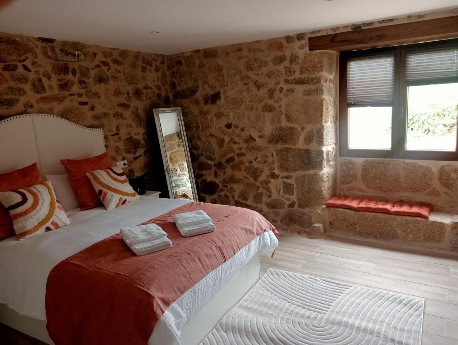 Apartamentos Muralla Sacra Sober Exteriér fotografie